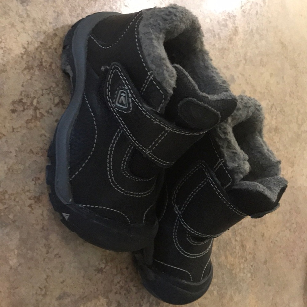 Keen boots 9